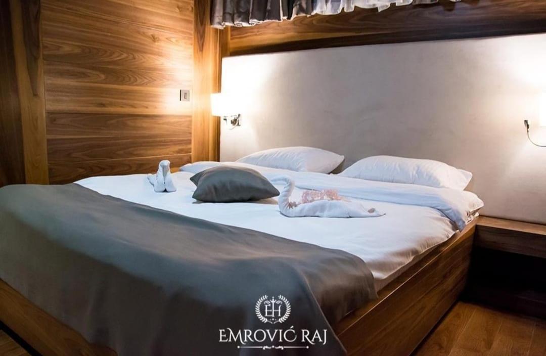 Hotel Emrovic Raj Novi Pazar Exterior foto